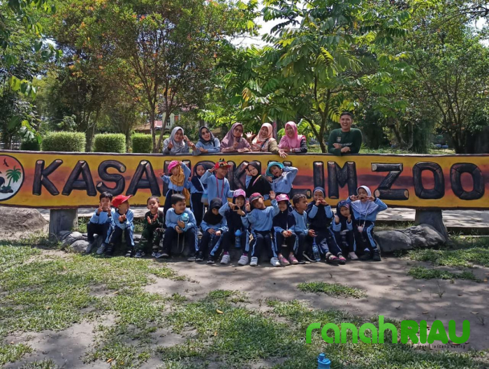 Kunjungi Kebun Binatang Kasang Kulim, kenalkan jenis Hewan kepada anak sejak Usia Dini